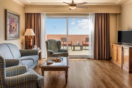 1. Suite - Living area