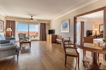 2. Suite - Living area