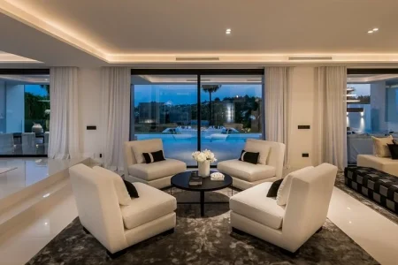 6-Bedroom-Front-Line-Golf-Villa-11