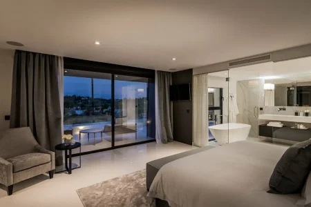 6-Bedroom-Front-Line-Golf-Villa-14