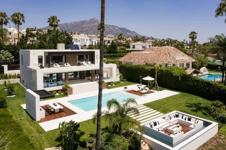 6-Bedroom-Front-Line-Golf-Villa-18