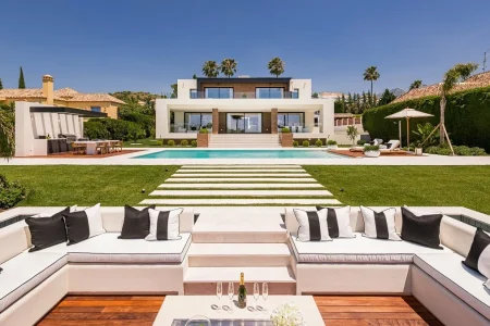 6-Bedroom-Front-Line-Golf-Villa-53