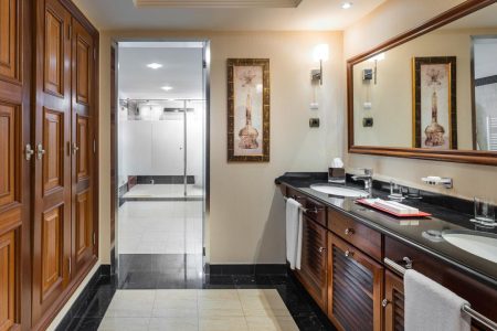 6. Suite - Bathroom