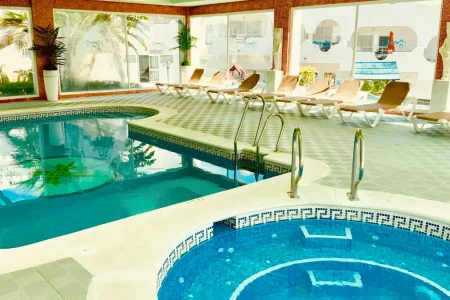 y04djoBnl0a7GMQkZQ21hQ_PISCINA_INTERIOR_VIME_1_desktop